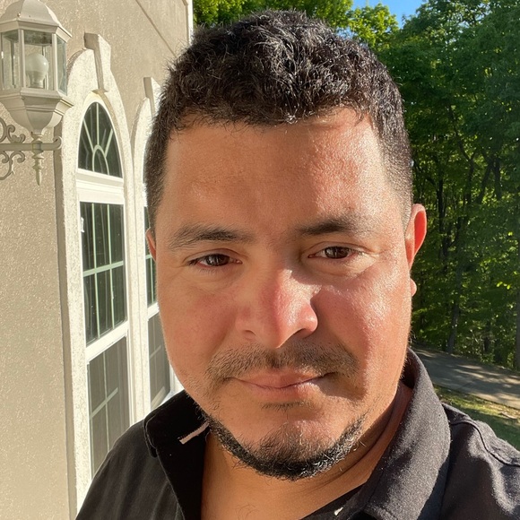 Meet your Posher, Carlos - Picture 1 of 1